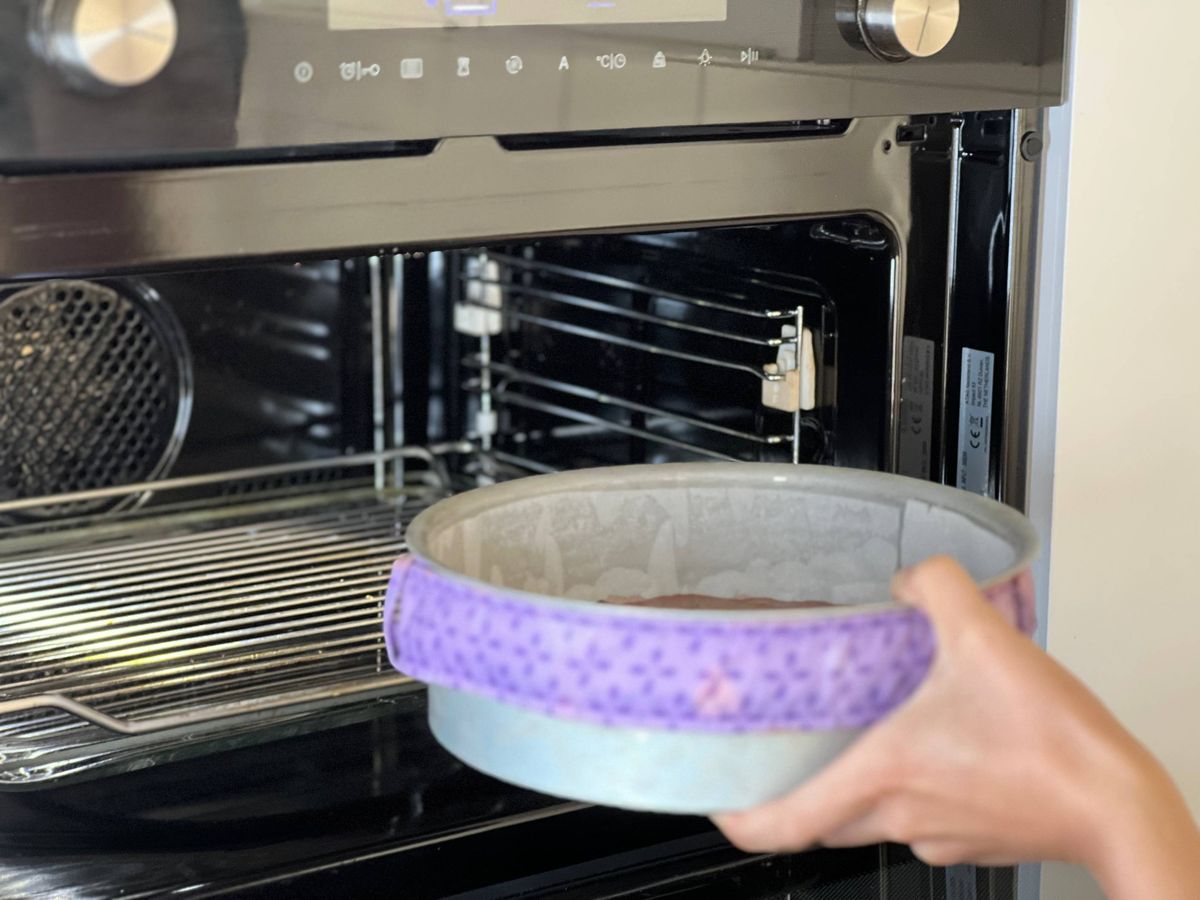 Offers four delicious cake jar flavors, plus limited-edition monthly seasonal specials